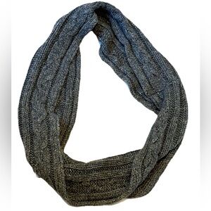 GRAY RIBBED CABLE KNIT INFINITY SCARF SNOOD LIKELY WOOOL OR ALPACA BRAIDE STITCH